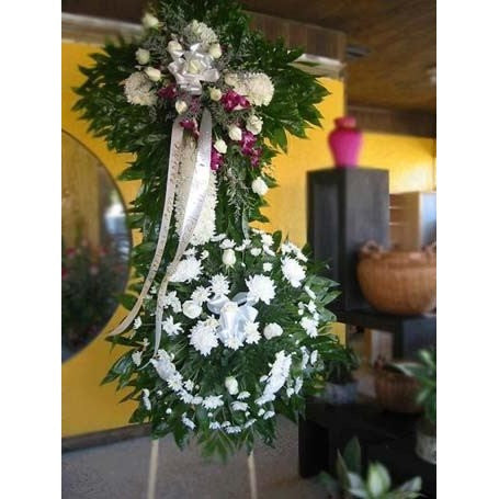 White Crysanthemums cross with yellow roses corsage